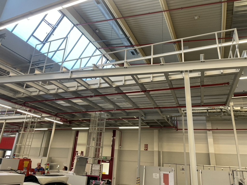 Siemens AG - Stahlbühne von unten